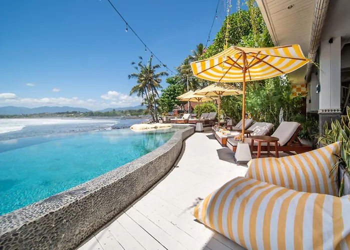 Bombora Medewi Hotel 4*
