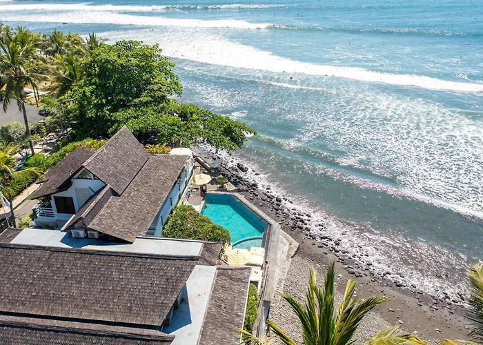 Hotel Bombora Medewi 4*