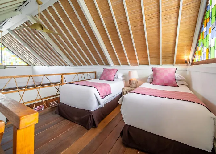 Hotel Bombora Medewi 4*