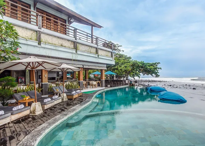 Hotel Bombora Medewi 4*
