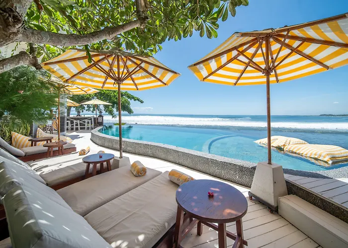 Hotel Bombora Medewi 4*